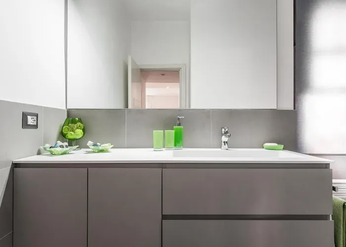 Line 8 House Roma